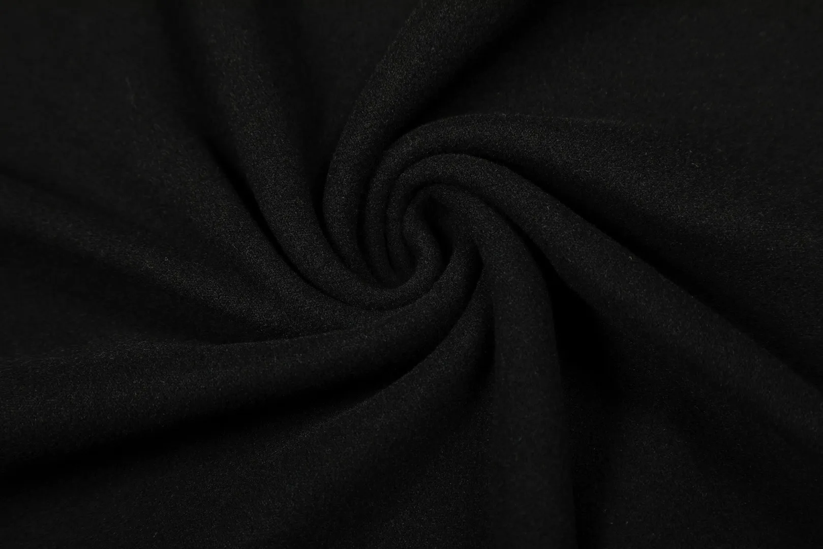 P190 Top quality" Style number: DS606# (not off the shelves all year round) [Ralph Lauren half turtleneck solid color pony embroidery logo basic round neck long sleeves] ✅Ralph Lauren Ralph Lauren classic basic versatile unisex half turtleneck pullover German velvet long sleeves ✅Main supply platform live broadcast Wholesale entities Replenish when out of stock Not off the shelves ✅ZP quality 1:1 version Scan the code to enter the GF website Counter quality ✅Detailed quality The only one in Guangzhou 280g German velvet fabric is comfortable and warm. It focuses on high-end and cost-effective. Needless to say good quality. ✅The version is restored to the original order. The maximum size can be worn up to 180 pounds. Loose, comfortable and stress-free. ✅The upper body is simple and easy to match. A must-have item for ootd. Good-looking clothes are never picky. A must-have in couples' wardrobes. Size: